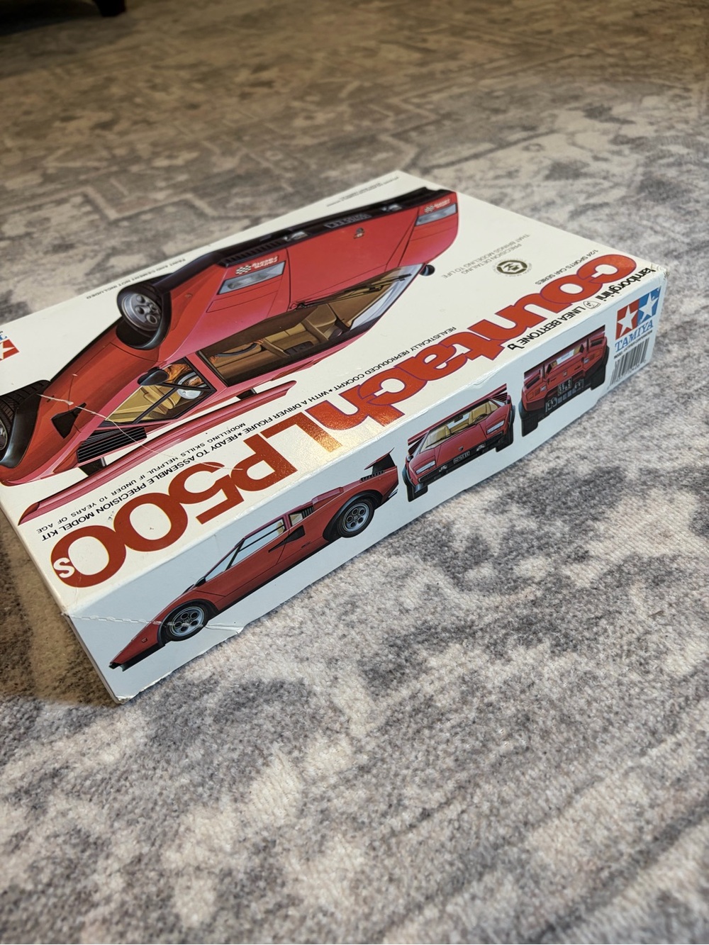 Lamborghini Countach LP500S Model Kit - Red - Picture 4 of 11